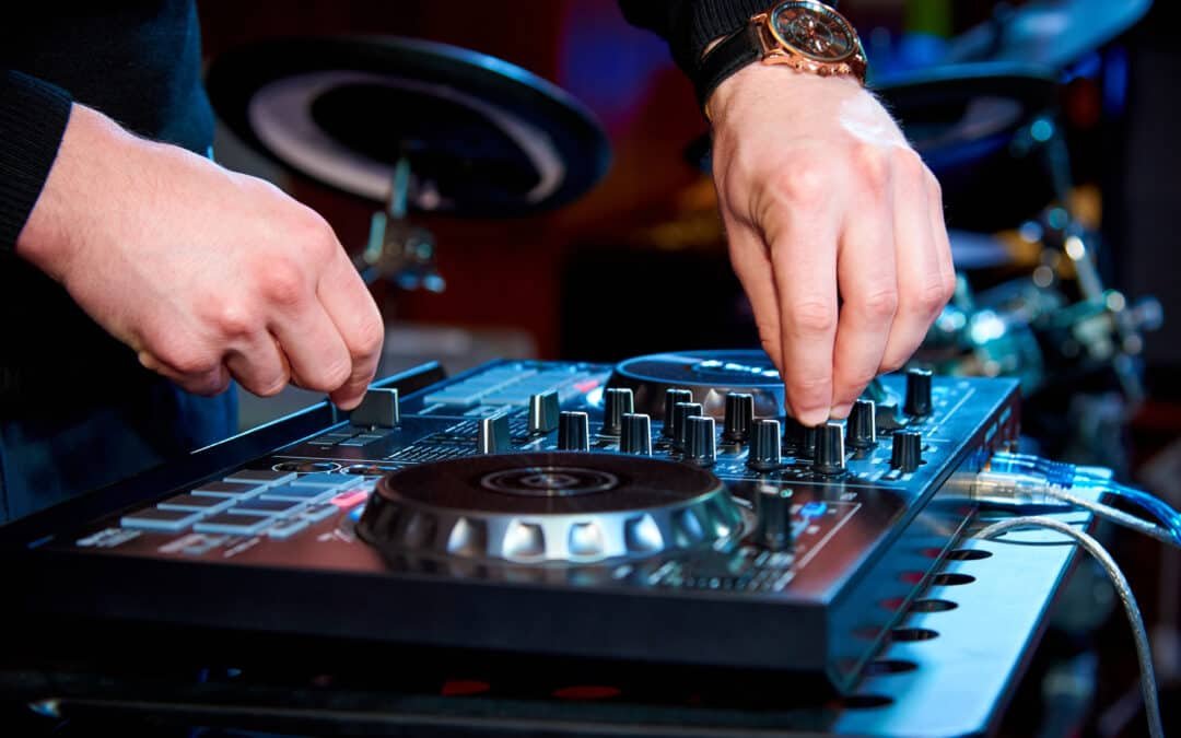 What Makes A Good DJ? 7 Things That Make A Good DJ